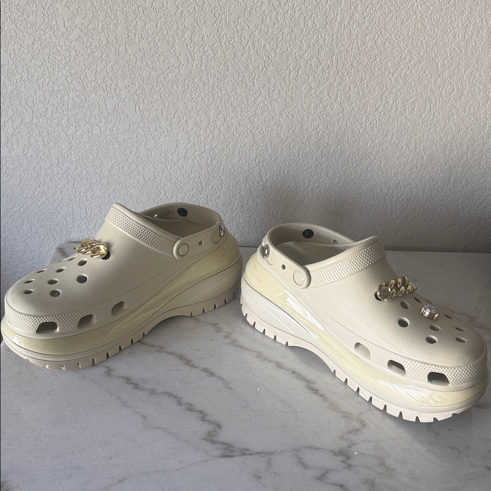 Crocs Mega Crush Clogs Custom Charms 11 White - Picture 2 of 4